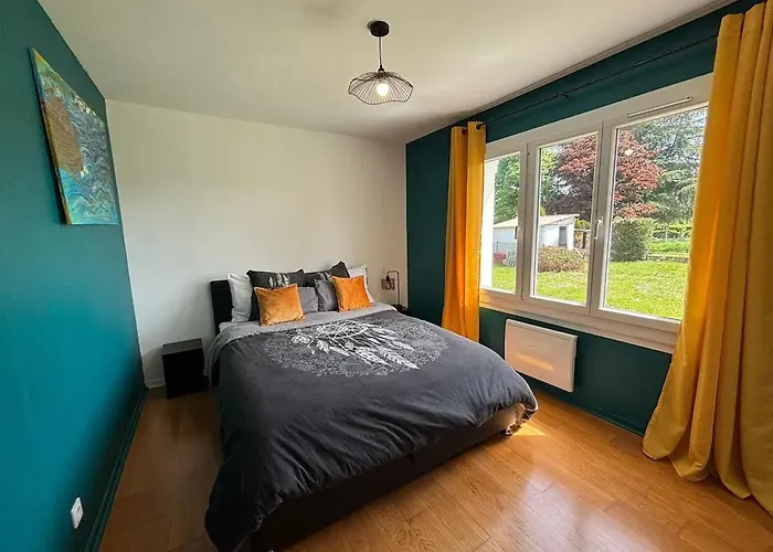 בית נופש Maison Cosy A Meaulne-vitray Avec Jardin Meaulne