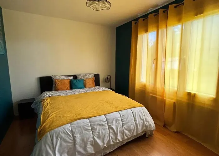 בית נופש Maison Cosy A Meaulne-vitray Avec Jardin *